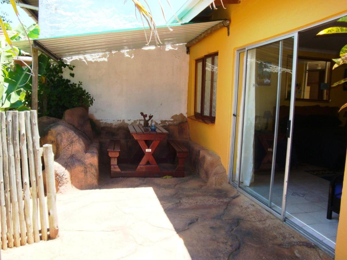 Flintstones Guest House Durban Bagian luar foto