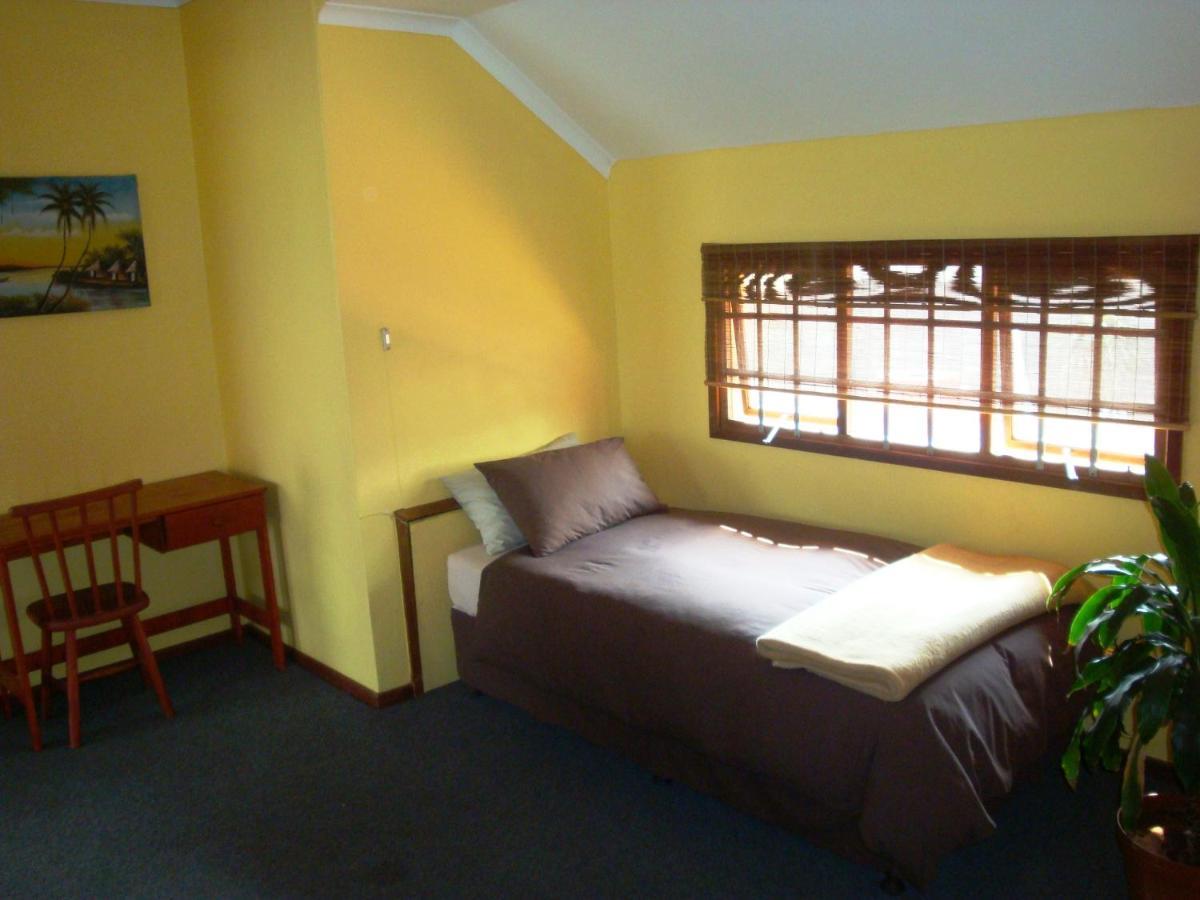Flintstones Guest House Durban Bagian luar foto