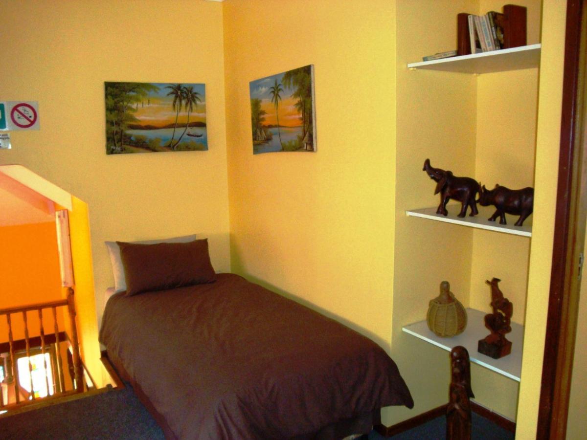 Flintstones Guest House Durban Bagian luar foto
