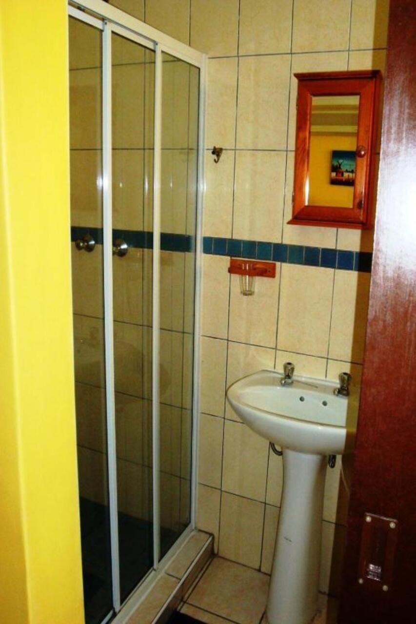 Flintstones Guest House Durban Bagian luar foto