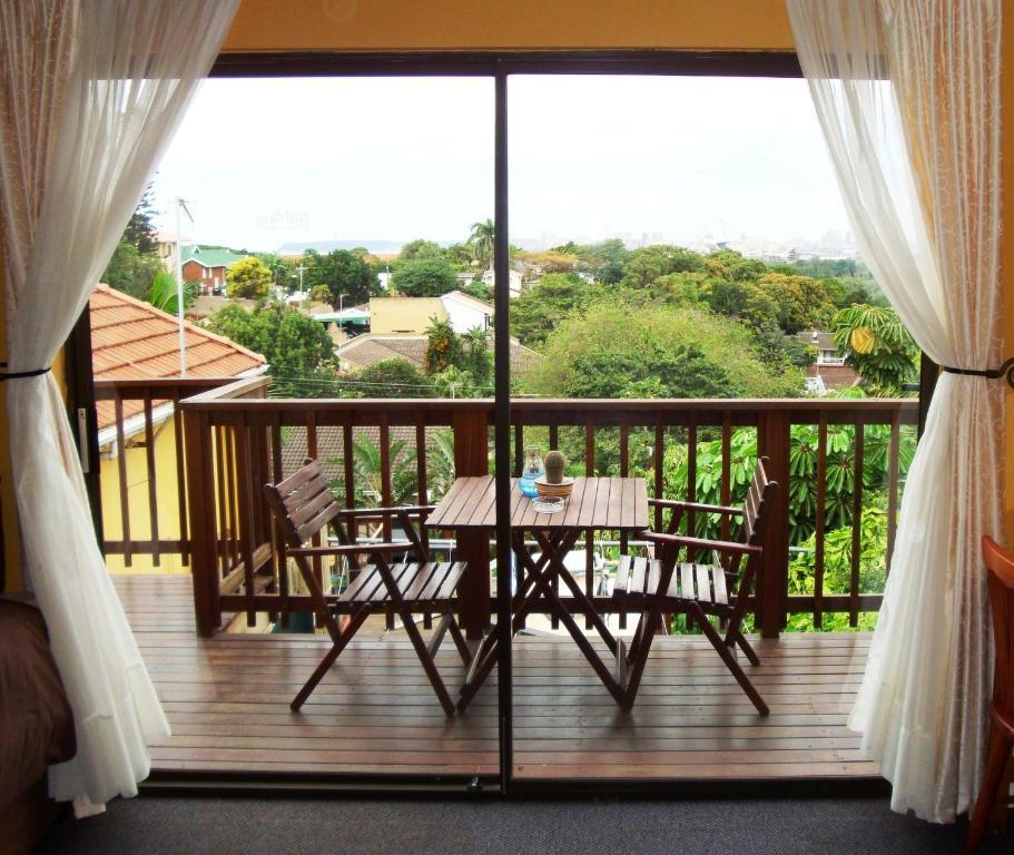 Flintstones Guest House Durban Bagian luar foto