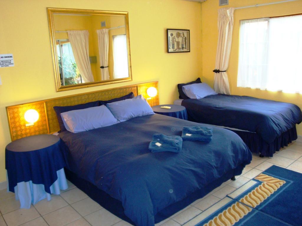 Flintstones Guest House Durban Bagian luar foto