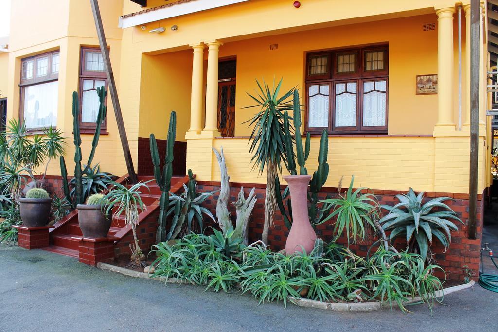 Flintstones Guest House Durban Bagian luar foto
