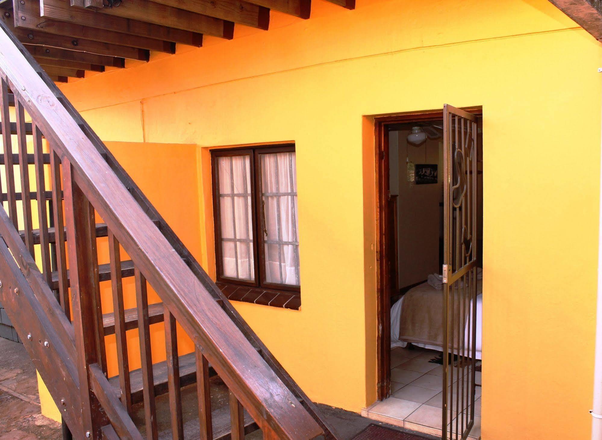 Flintstones Guest House Durban Bagian luar foto