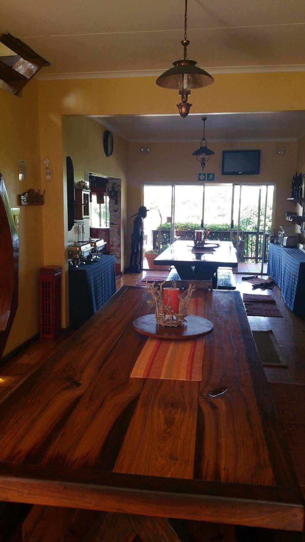 Flintstones Guest House Durban Bagian luar foto