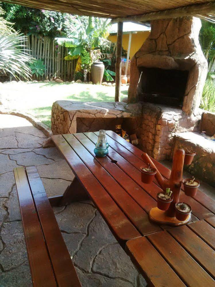 Flintstones Guest House Durban Bagian luar foto