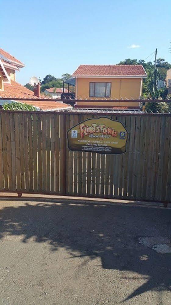 Flintstones Guest House Durban Bagian luar foto